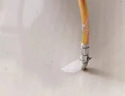 江陵瓷砖空鼓维修公司专业解答在瓷砖铺贴过程中，如果使用的砂料过粗（如全部使用了粗砂），可能会导致以下问题